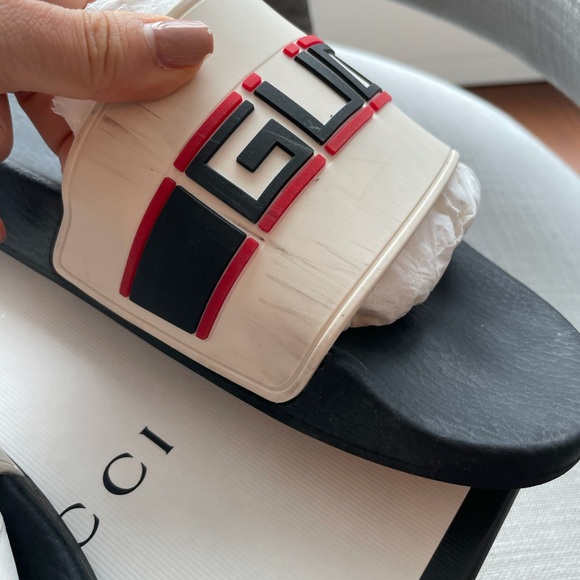 AUTHENTIC men’s Gucci slides 😍 11 - Picture 3 of 12